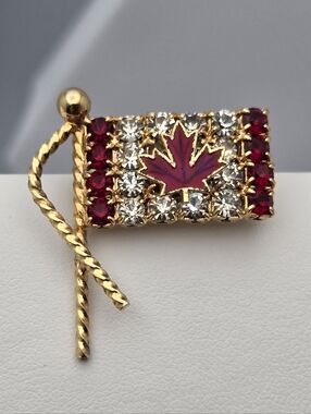 Vintage Canadian Flag Rhinestone Brooch Gold Tone Red Clear Sparkly 1"